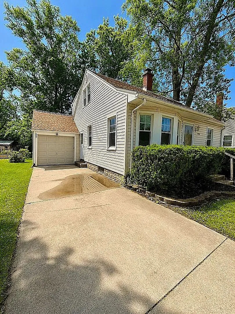 Spacious 3-Bedroom, 2-Bath Single-Family Home with Garage in Lawrence Park! — Photo 2