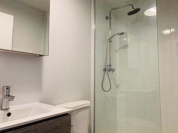 5th image of 6134 N Kenmore Ave Unit 310