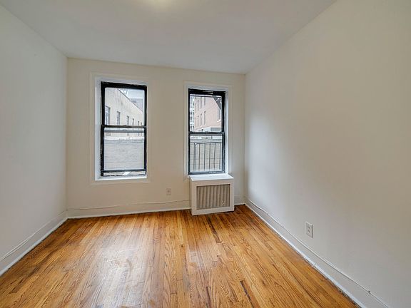 4th image of 320 E 34th St #3A1