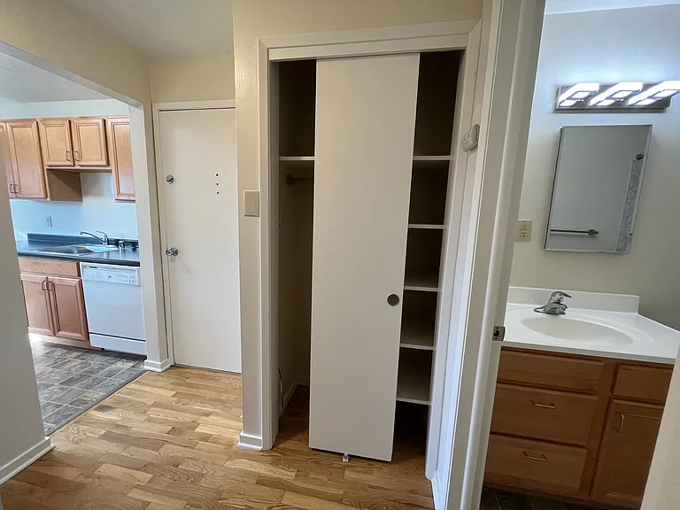 5029 11th Ave NE #201 — Photo 13
