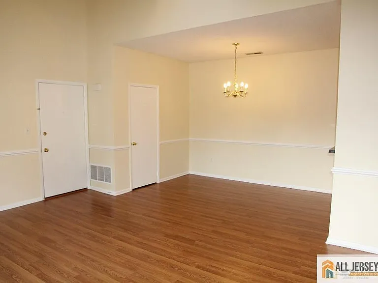 9006 Tamarron Dr — Photo 4