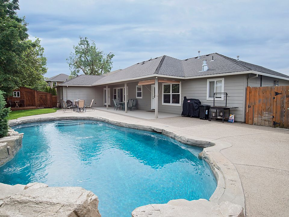 1st image of 1060 Shayla Ln