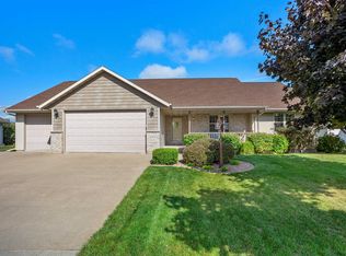 530 Cecelia St, Combined Locks, WI 54113