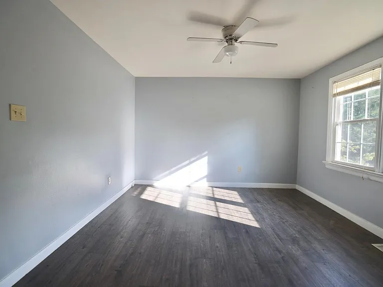 2105 Lauderdale Dr — Photo 9