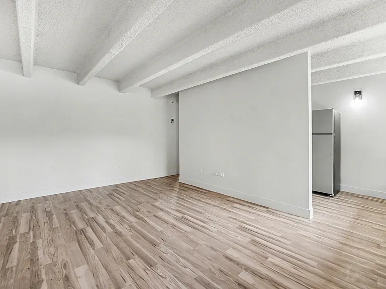 Golden Apartments — Photo 9