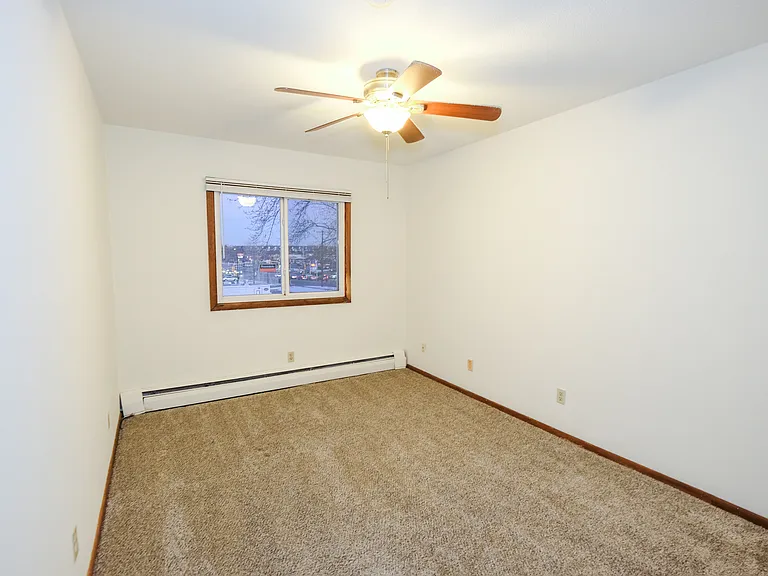 Colonial Apartments — Photo 12