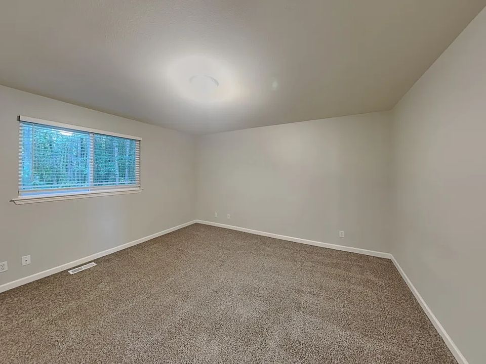 1st image of 6122 99th St NE