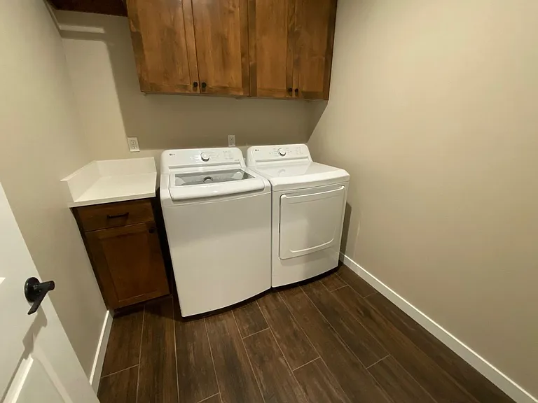 909 Durham Ave — Photo 16