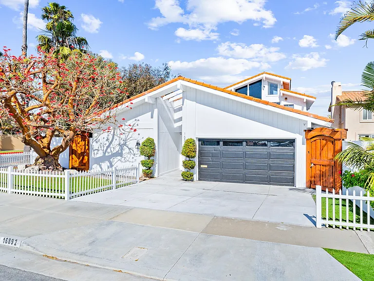 Baruna Ln — Photo 2