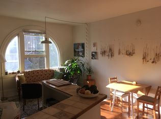 923 S 49th St #2R, Philadelphia, PA 19143