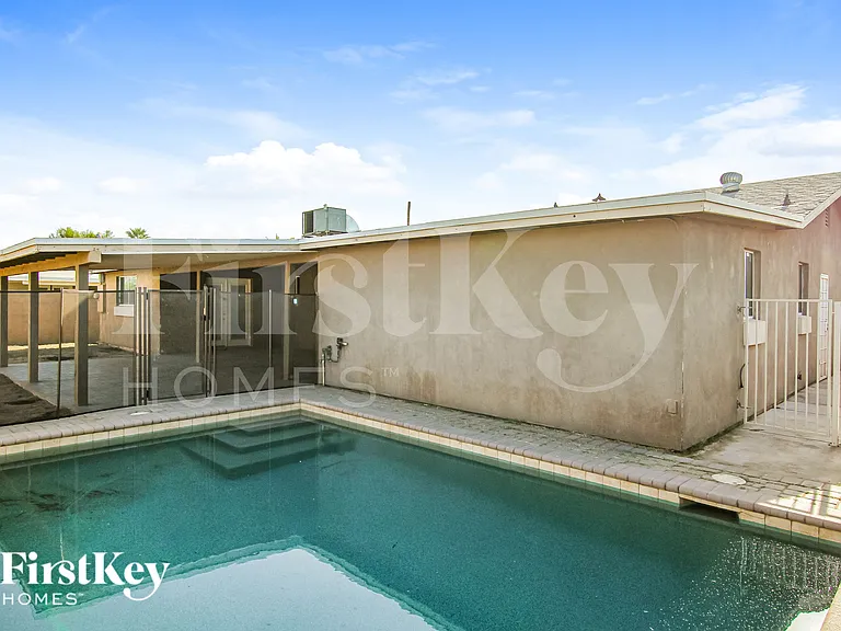 8802 N 35th Dr — Photo 17