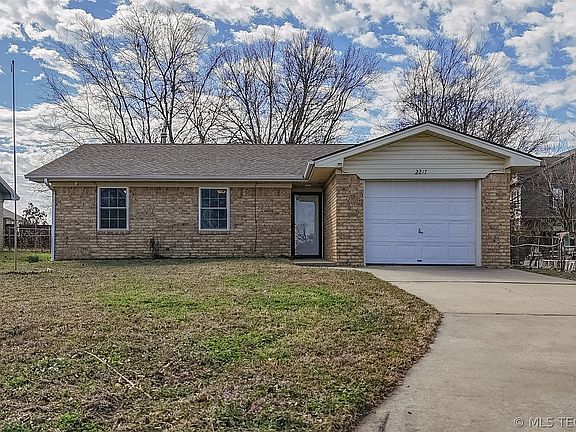 3rd image of 2217 E Meandering Way