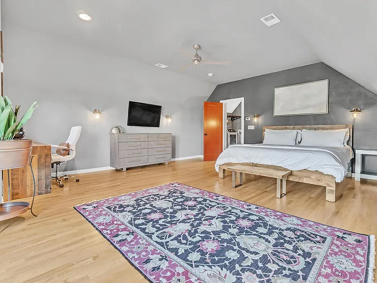 2534 N Humboldt St — Photo 14