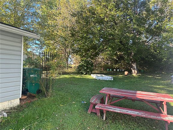 3rd image of 905 Terrace Dr