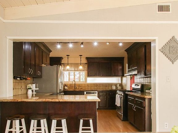 5th image of 10606 Scott Ave