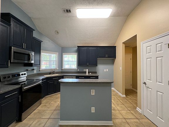 5th image of 949 Autumn Ridge Rd