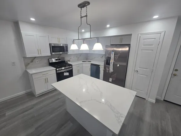 216 Beach 98 St Floor 2, Far Rockaway, NY 11693