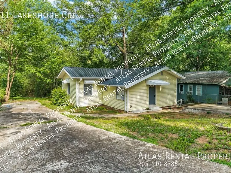 211 Lakeshore Cir — Photo 2