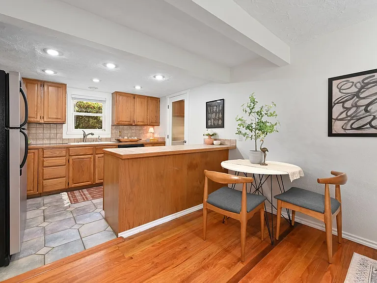 13804 Redmond Way — Photo 6