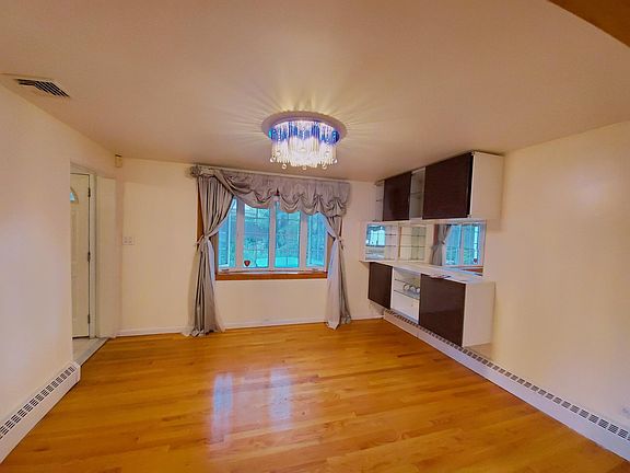 5th image of 25311 Brattle Ave