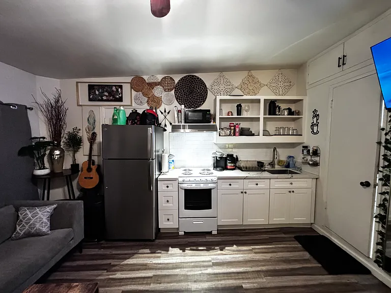 2247 Brant St #7 — Photo 36