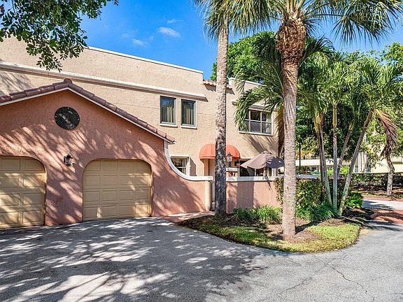 2nd image of 91 Uno Lago Dr