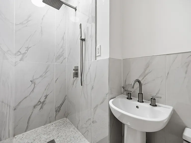 964 Madison St #3A — Photo 8