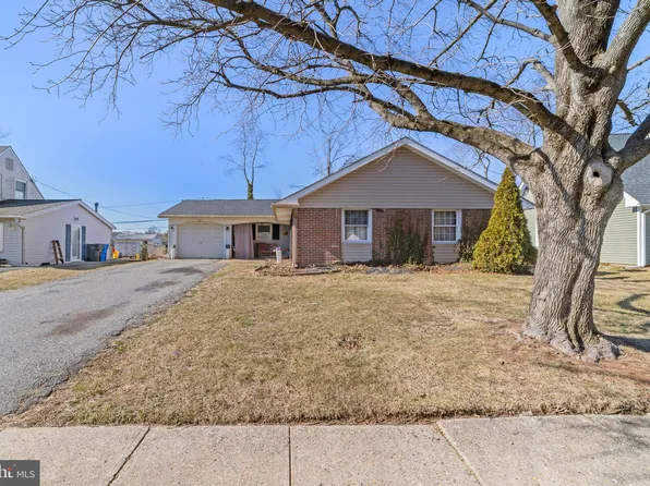 21 Haskell Ln, Willingboro, NJ 08046