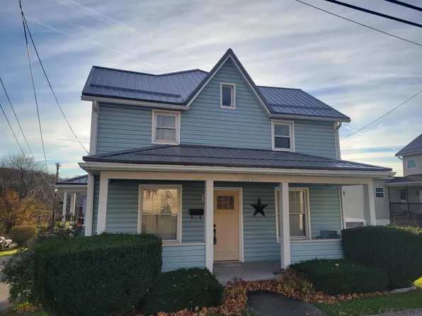 2612 Graham Ave, Windber, PA 15963