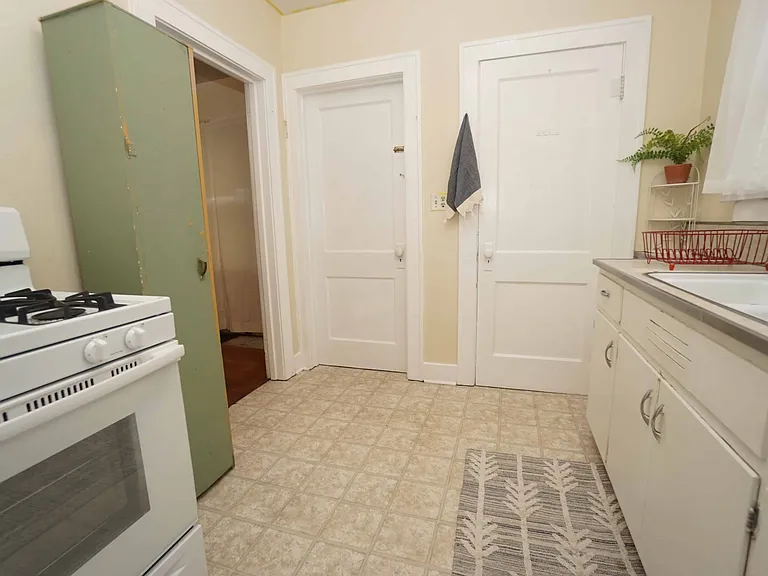 111 Sherman St — Photo 15