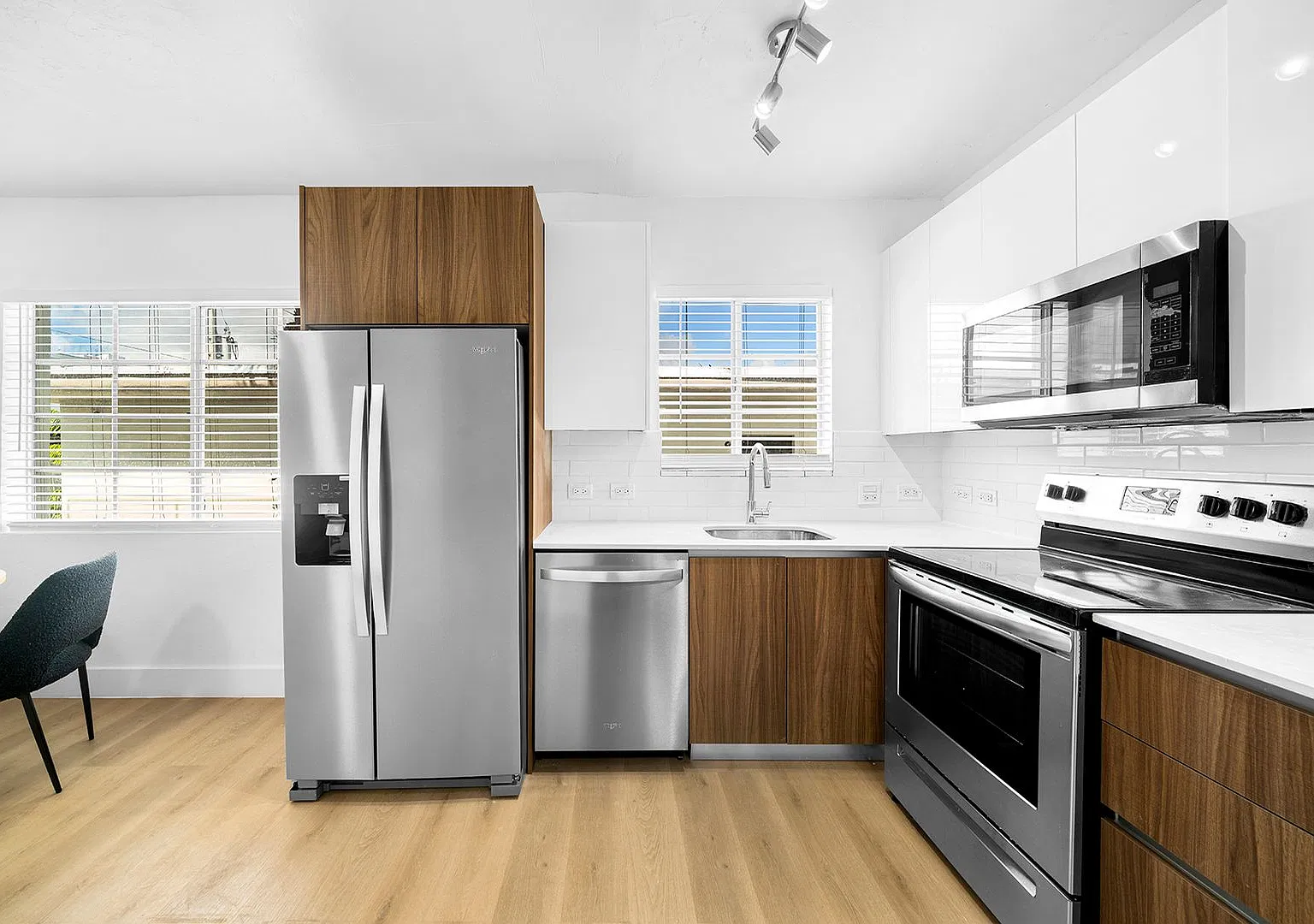 940 Jefferson Ave — Photo 3