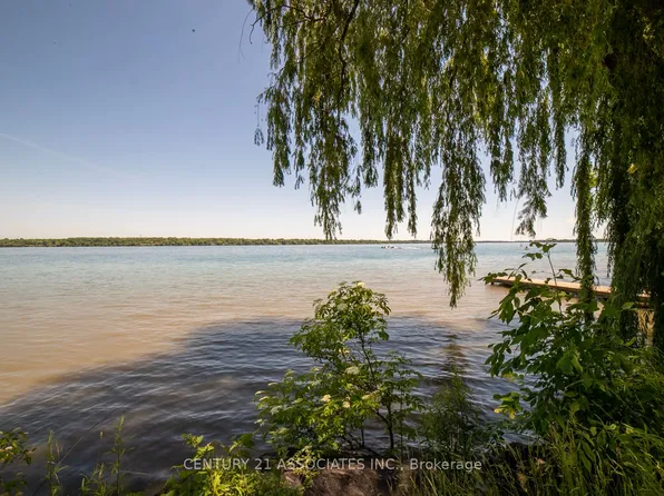 2687 Baker Rd, Niagara Falls, ON L2G 0K2