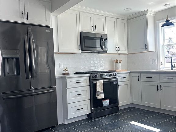 2nd image of 19314 Muskoka Ave