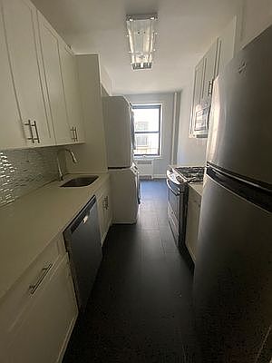 4th image of 45 Hawthorne St APT 5H
