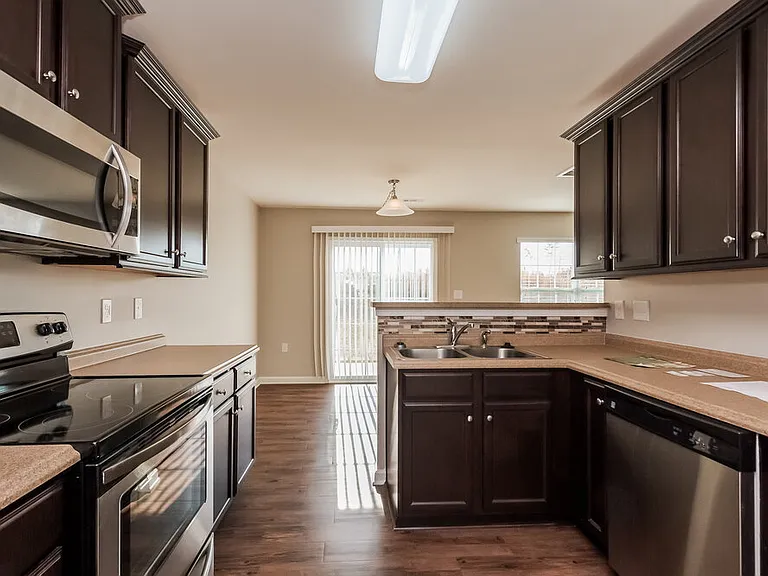 1537 Summer View Ln — Photo 7