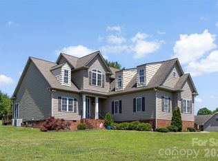 816 Springs Rd, Dallas, NC 28034