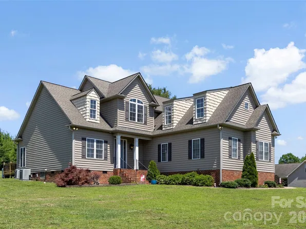 816 Springs Rd, Dallas, NC 28034