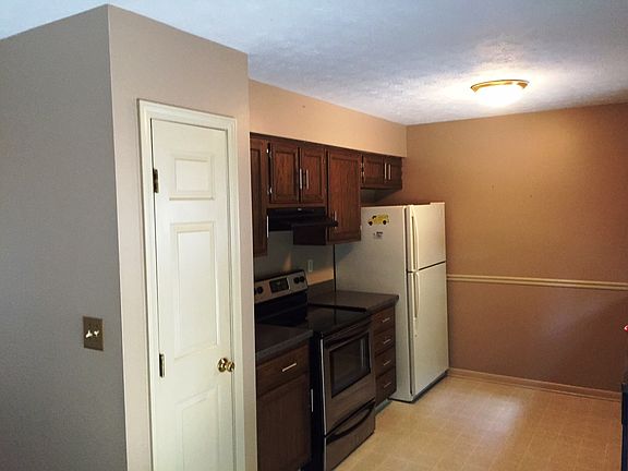5th image of 127 Sturbridge Dr