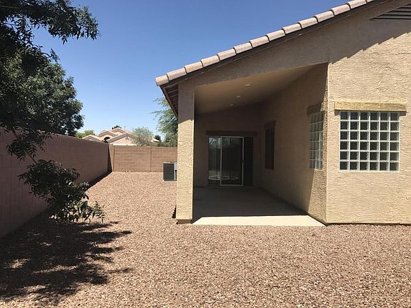 4th image of 3915 S Coach House Dr