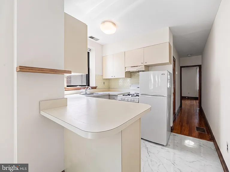 507 Catharine St #2 — Photo 11