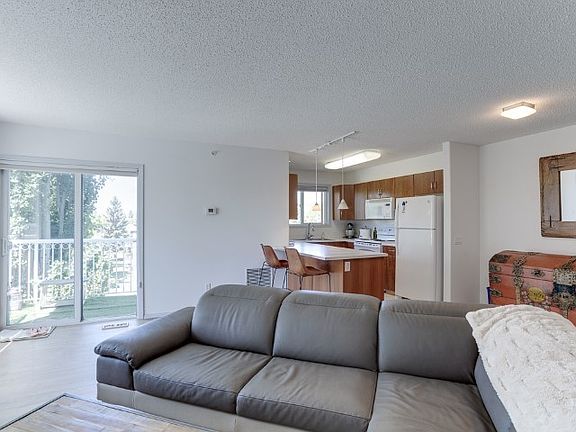 4th image of 10528 77th Ave NW