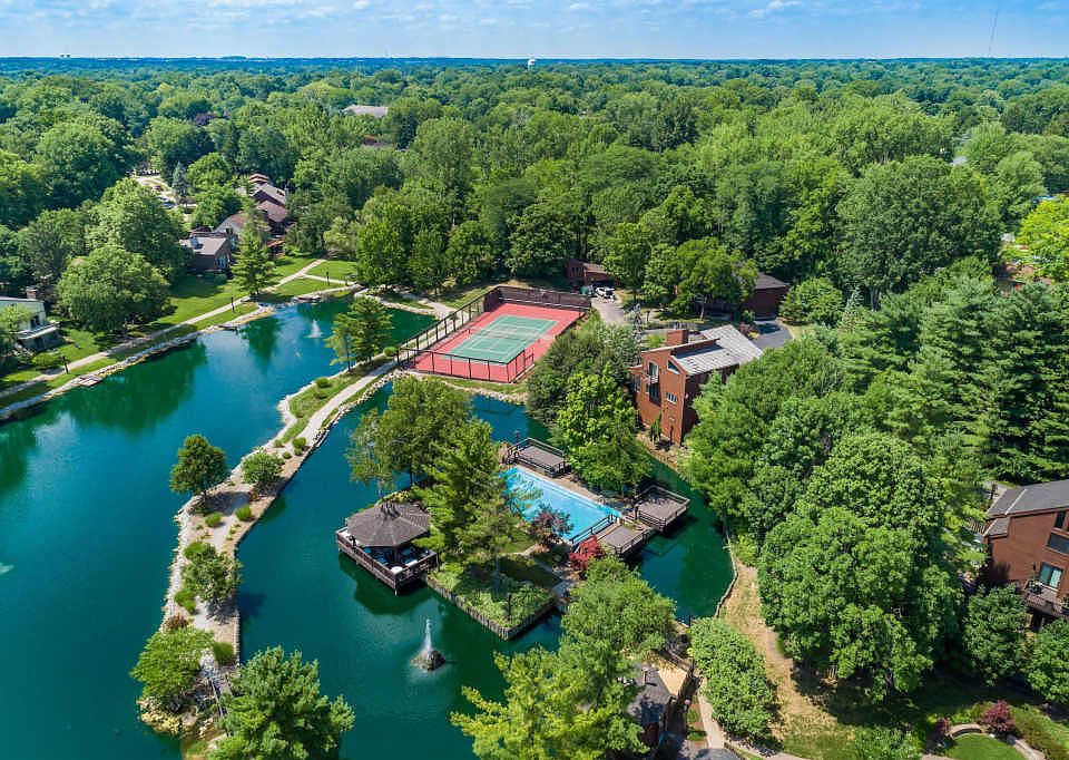 1st image of 568 Woodlake Dr