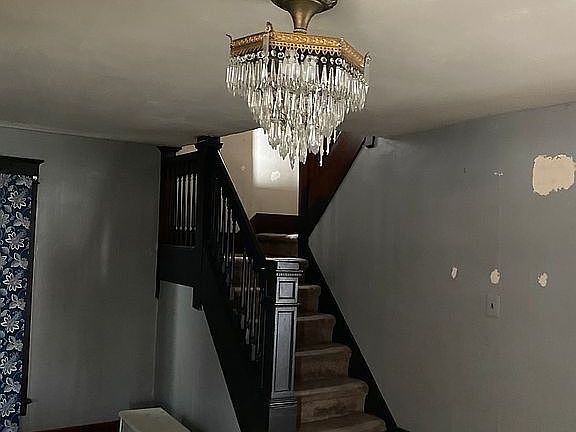 5th image of 2710 Parade St