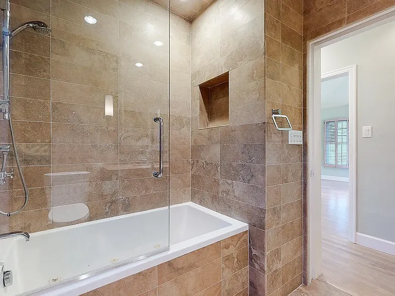 363 Huntley Dr — Photo 15