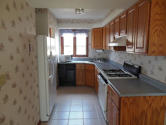 5th image of 3665 Cedarwood Ct