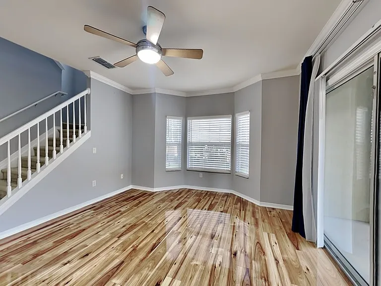 2550 Grand Central Pkwy #11 — Photo 6