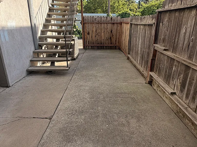 755 Carro Dr #4 — Photo 24
