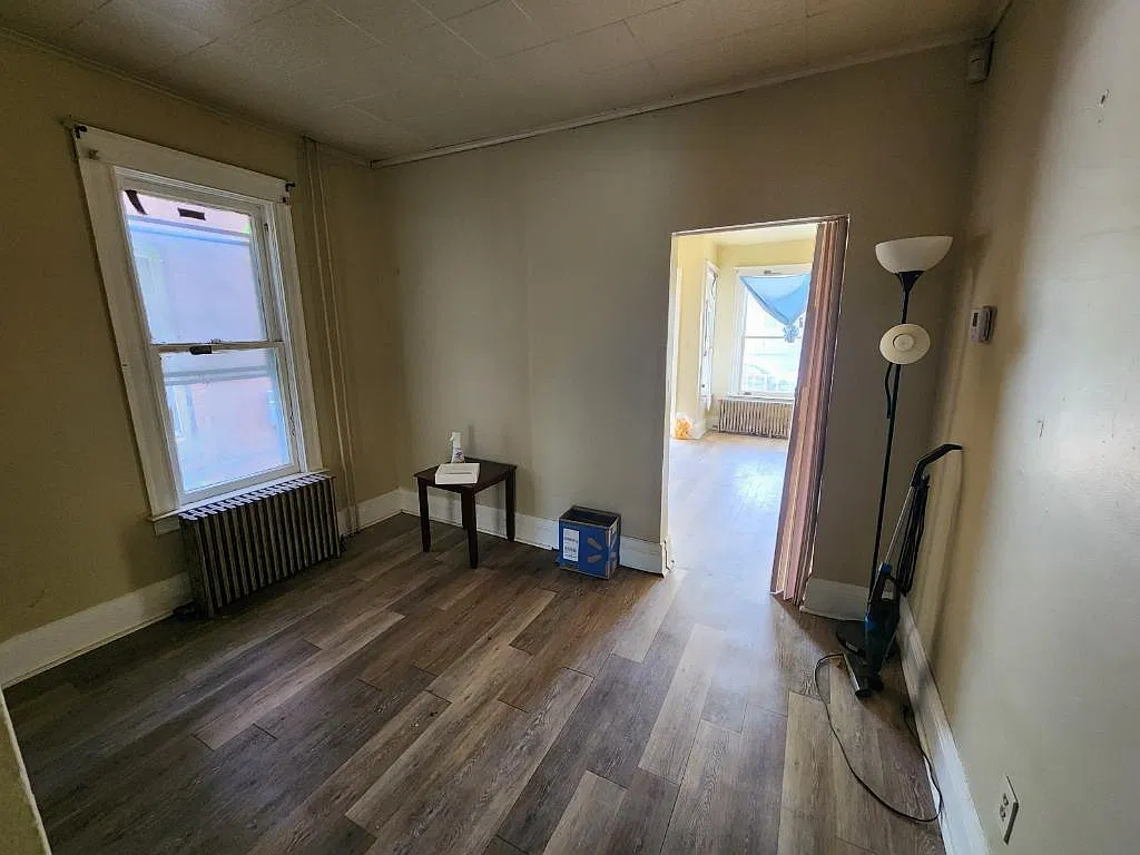 1122 Haeberle Ave — Photo 2