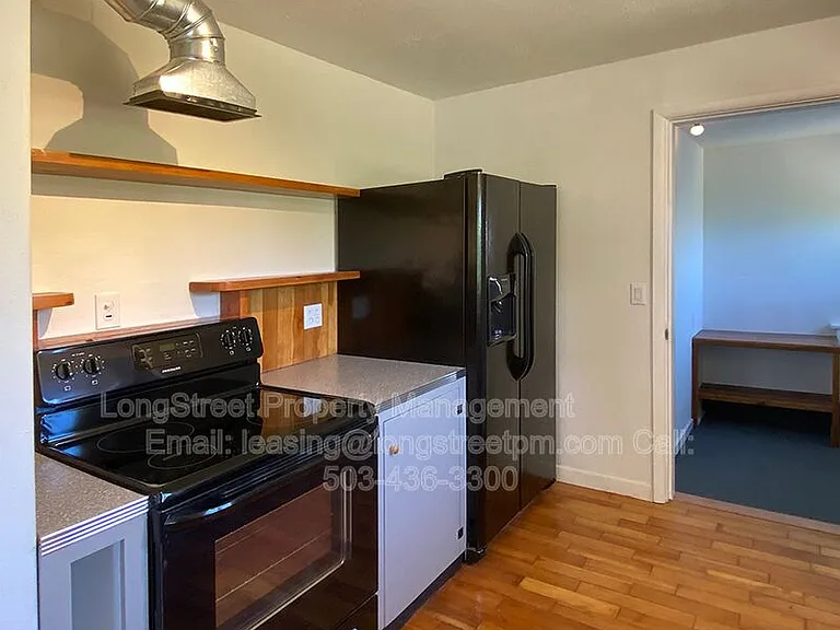 184 Gwinn St W — Photo 10