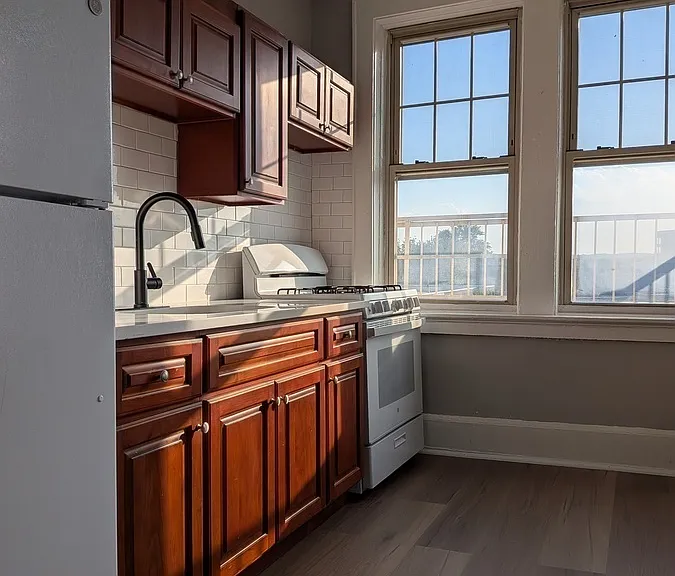 380 Bloomfield Ave #304 — Photo 2